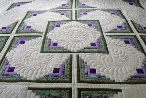 Amish Handmade Quilt Log Cabin in the Round Pattern