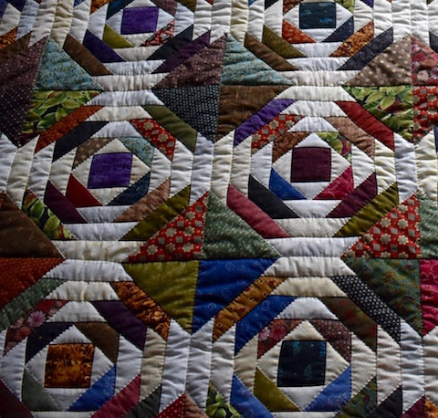 Pinable Log Cabin Amish Quilt
