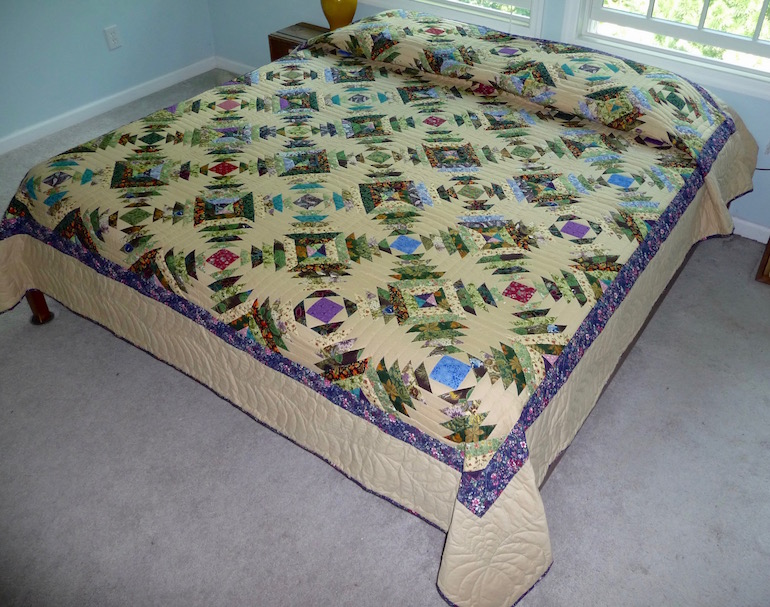 Pinable Log Cabin Amish Quilt