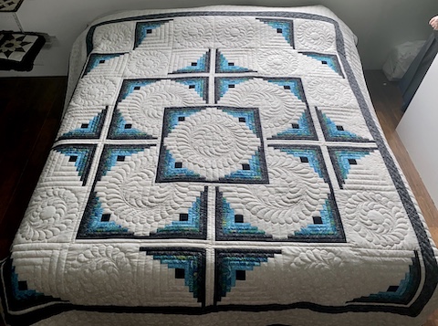 Amish Quilt for Sale Log Cabin in the Round Quilt Pattern