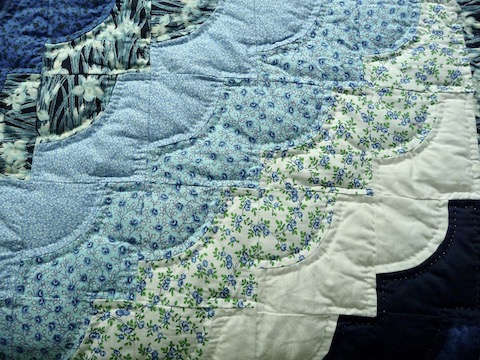 Ocean Waves Amish quilt pattern