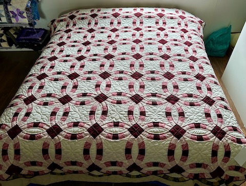 Double Wedding Ring Amish quilts