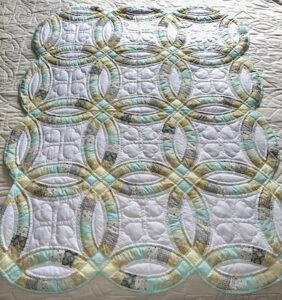 Double Wedding Ring Amish Quilt pattern