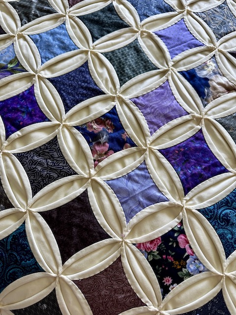 Cathedral Windows Amish quilt pattern