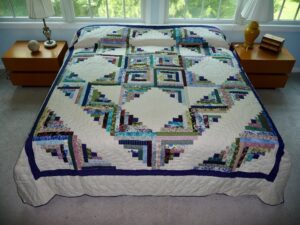 New Log Cabin Amish Quilt for sale
