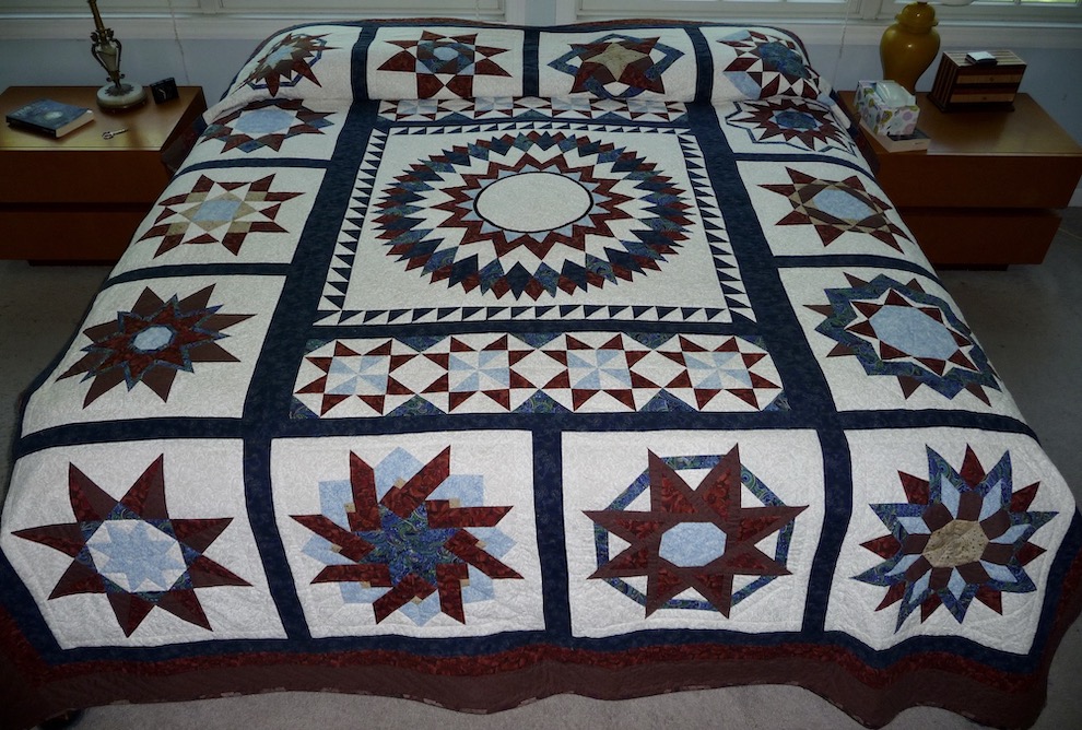 Hand quilted Medallions Amish Quilt for sale