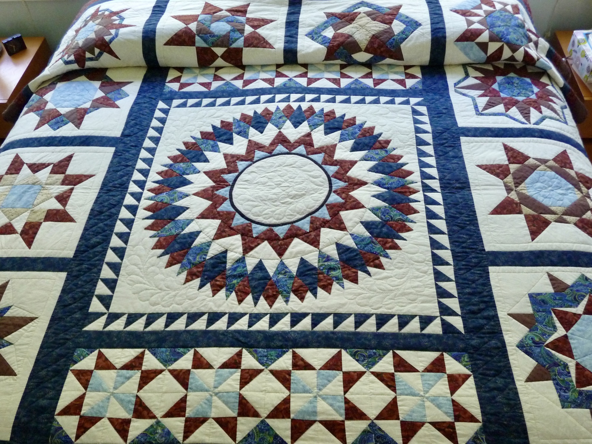 Medallions Amish Quilts for sale