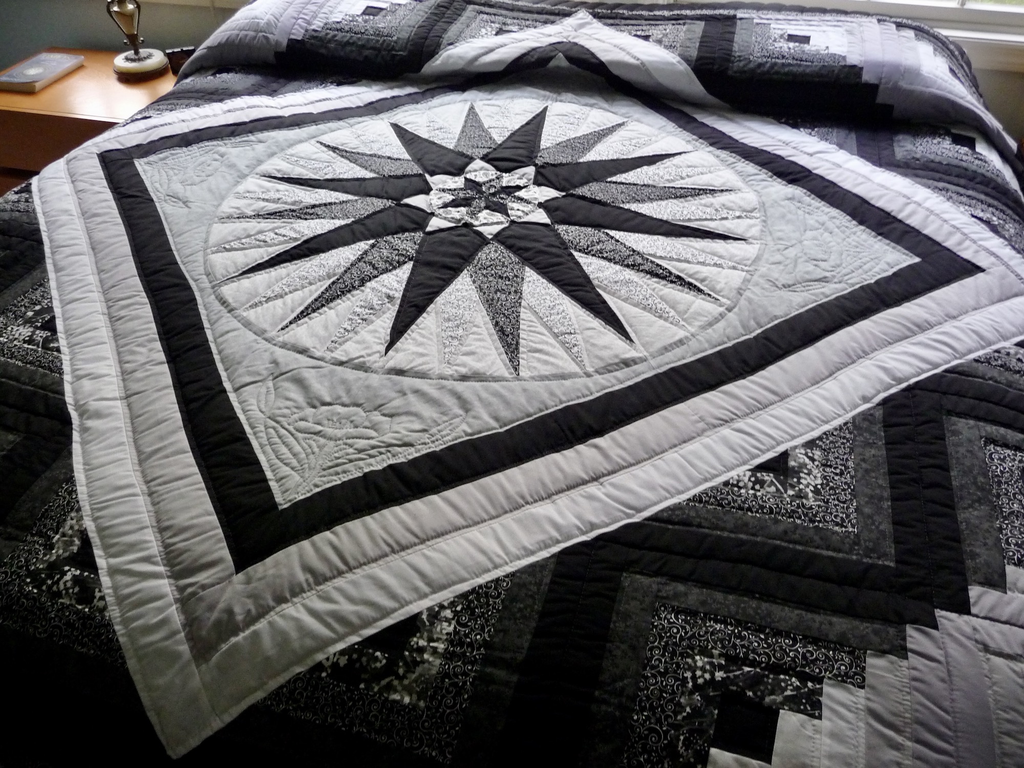Unusual Mariners Star Log Cabin Amish Quilt for sale