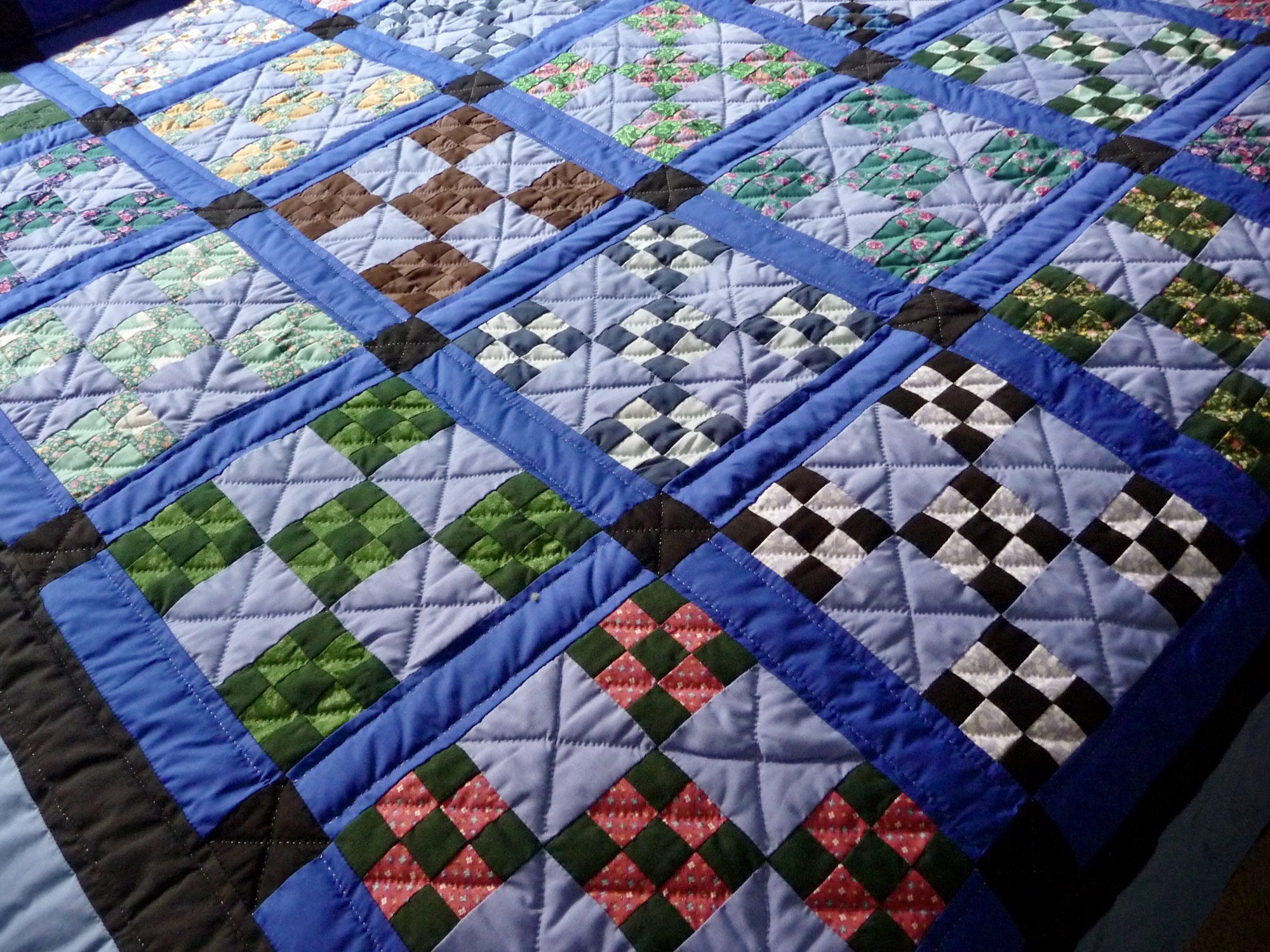 Queen size Double 9 Patch Amish quilt for sale