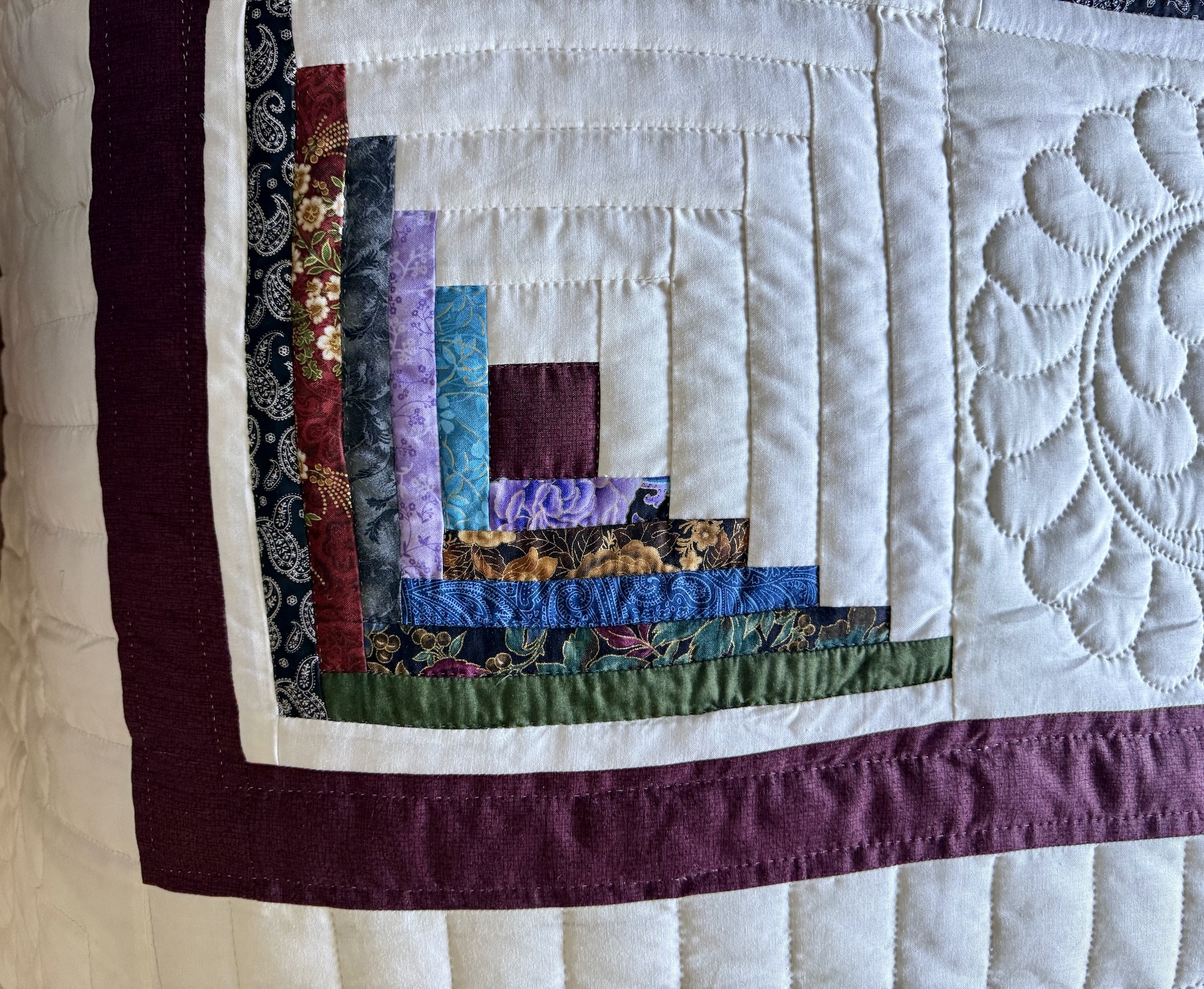 Log Cabin in the Round Amish quilts for sale