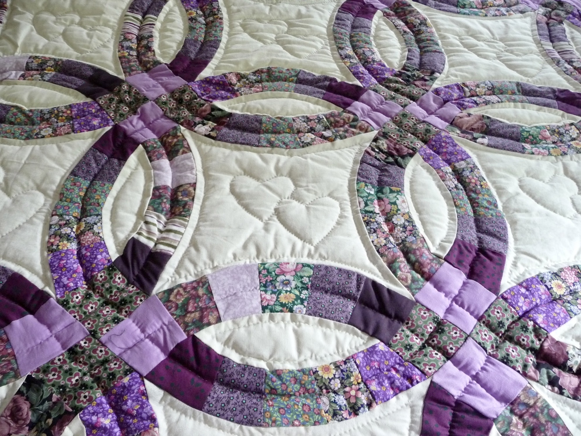 Double Wedding Ring Amish quilts for sale
