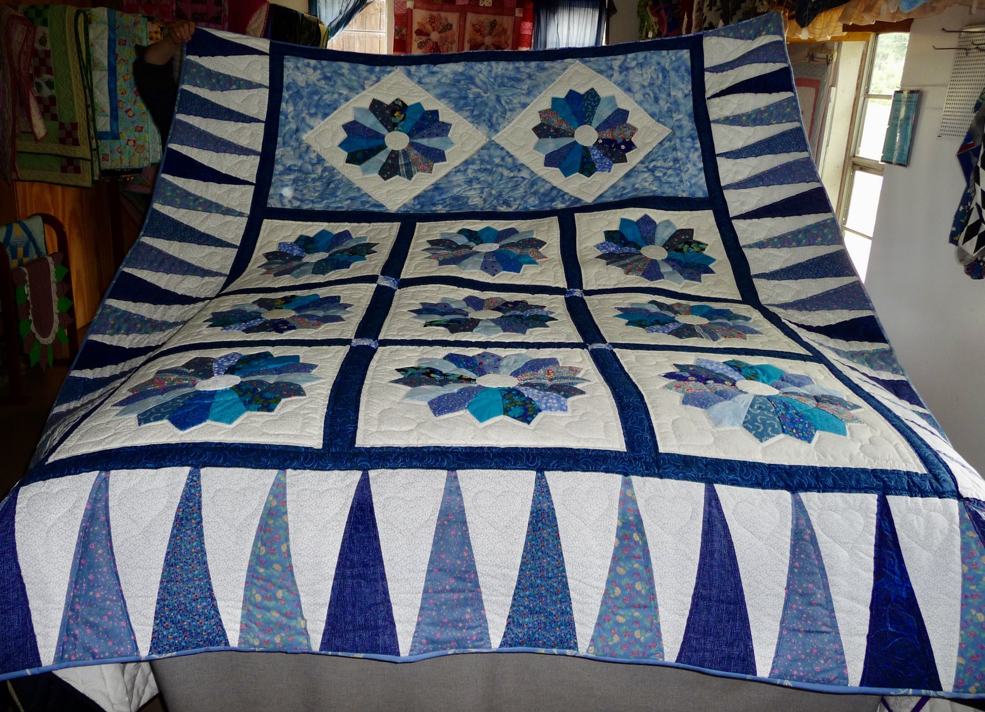 Dresden Plate Amish Quilt Pattern