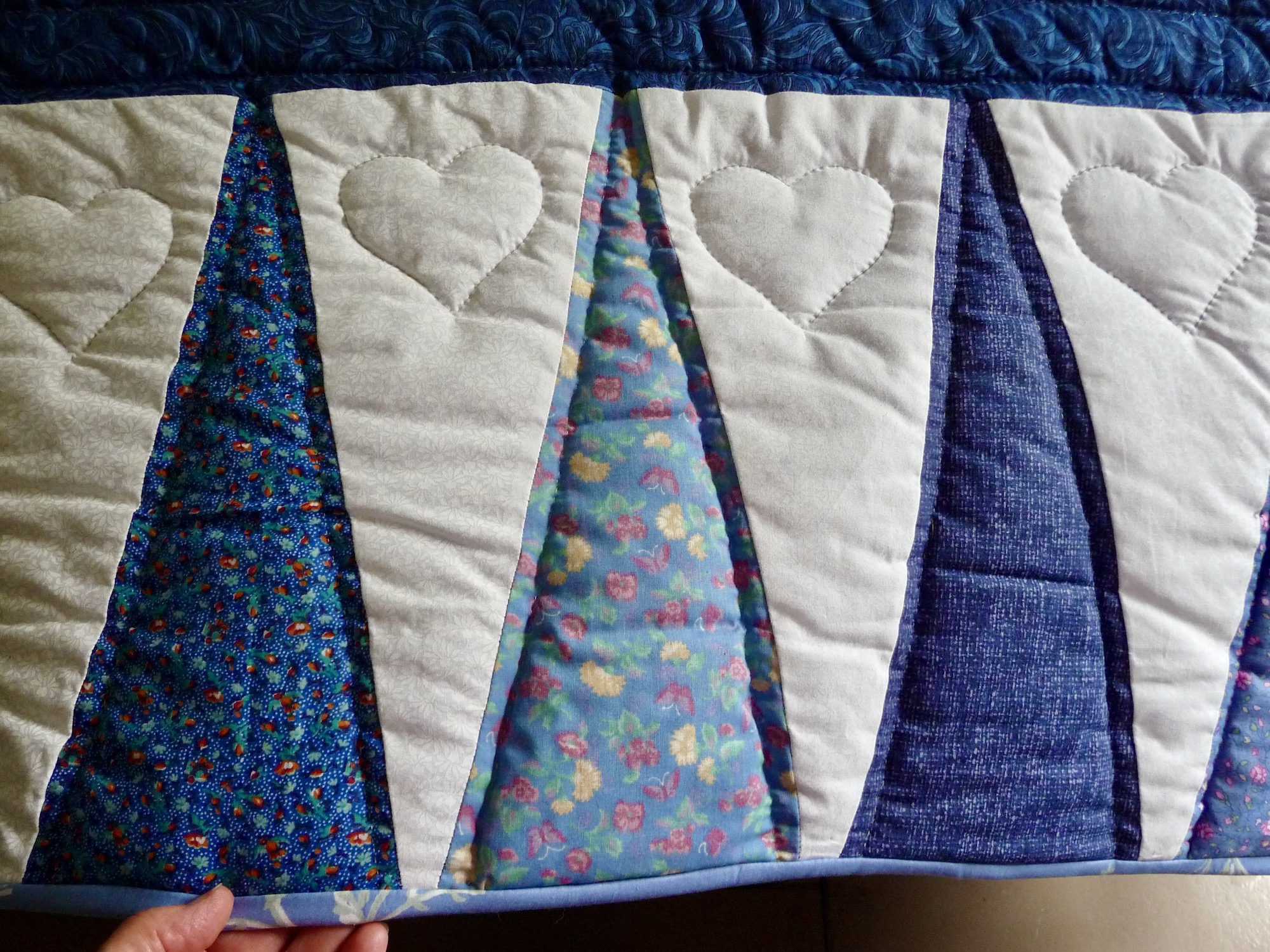 Dresden Plate Amish Quilt