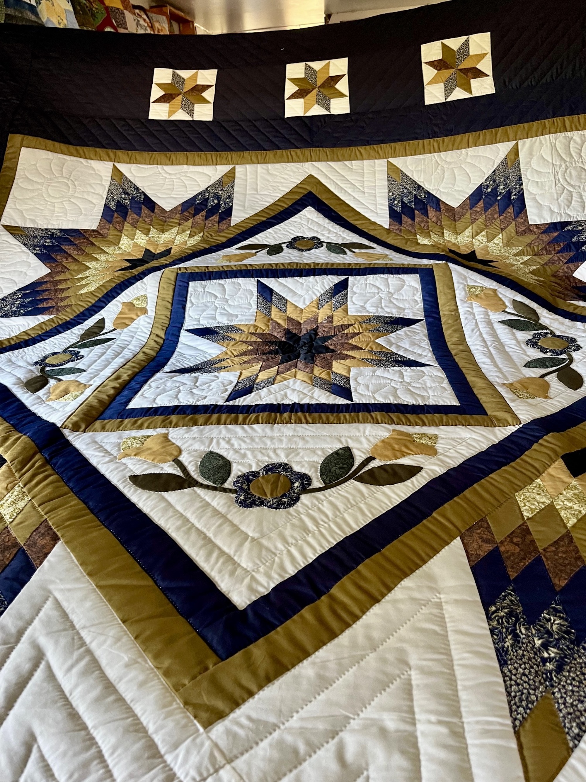 Handmade Amish Quilt for sale Split Star Pattern