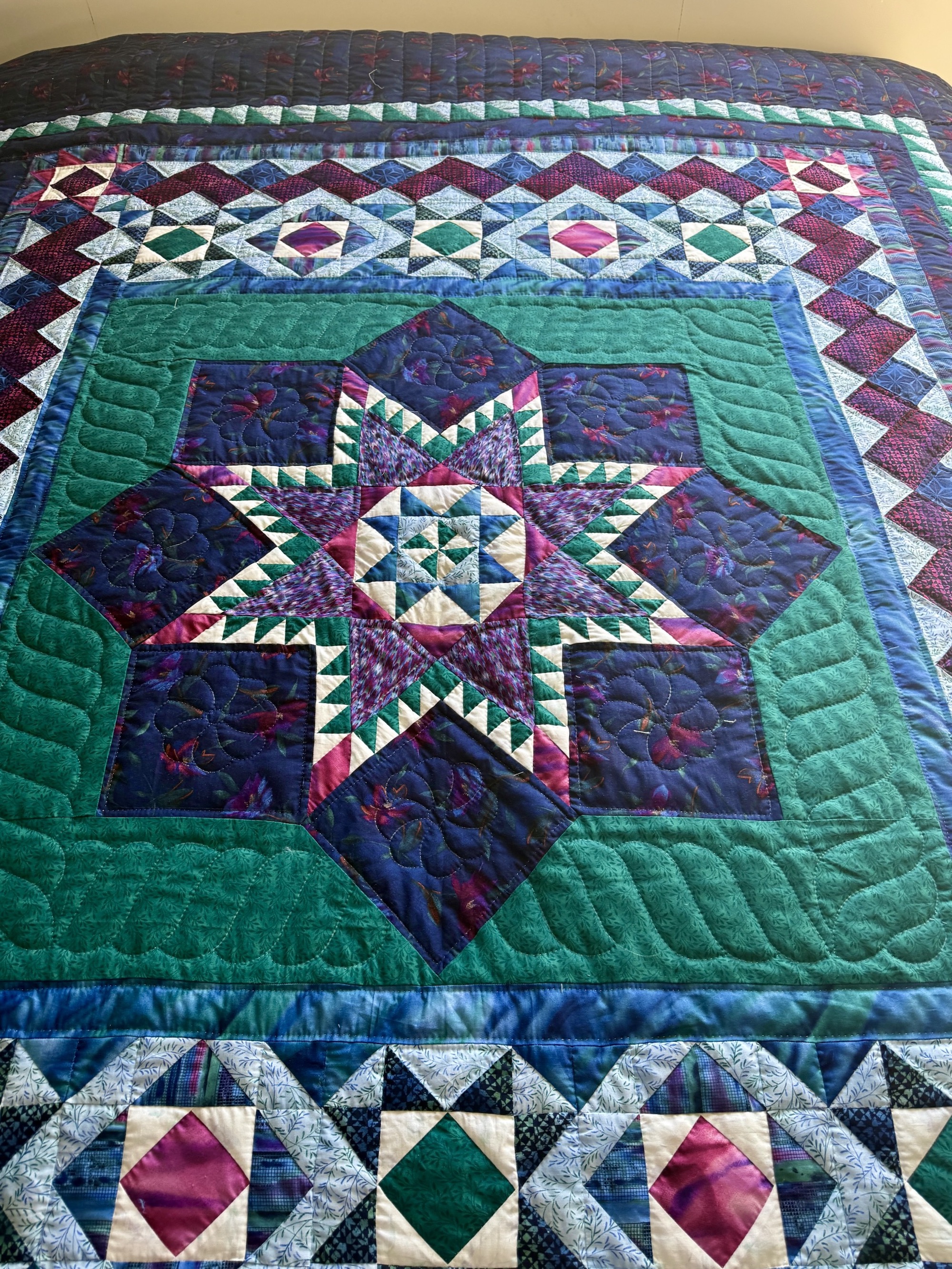 Might Night Star Amish quilt pattern