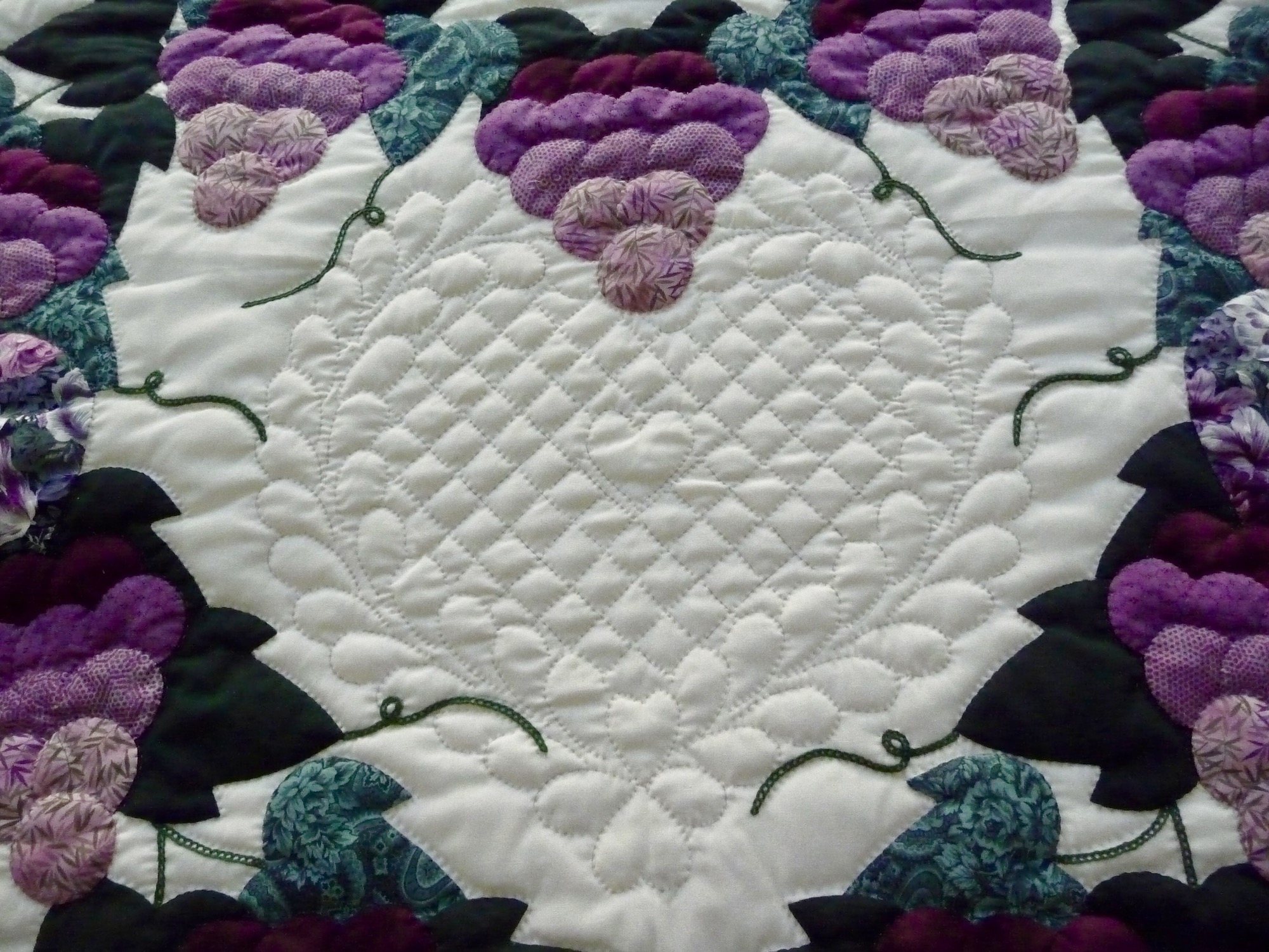Applique Country Grapes Amish quilt