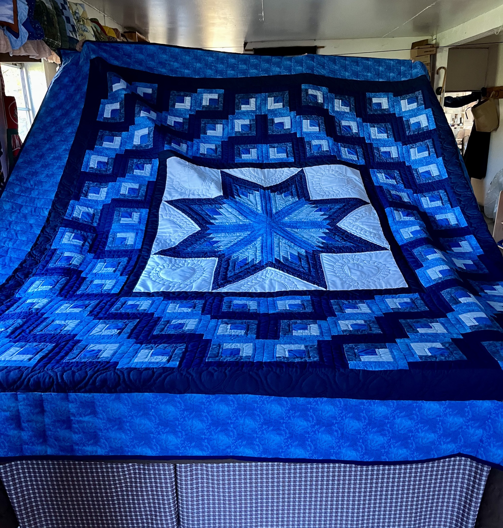 Star Log Cabin Amish quilt for sale