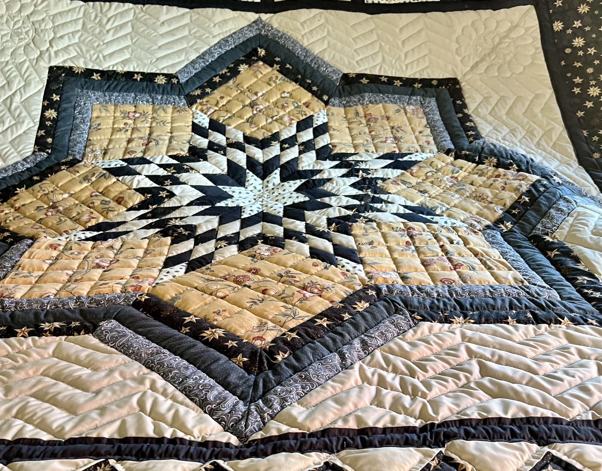 New Hampshire Star Amish quilts for sale