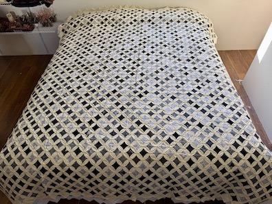 Cathedral Windows Amish quilt pattern