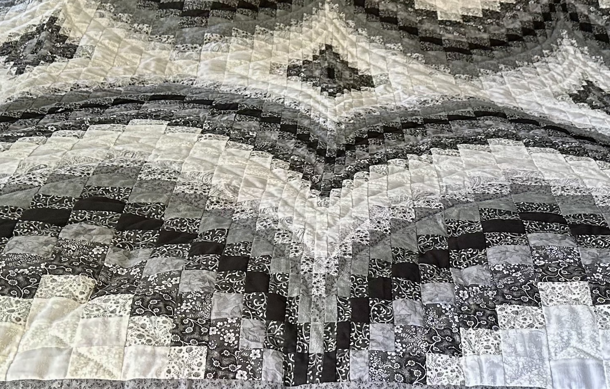 Bargello Wave Amish quilt pattern