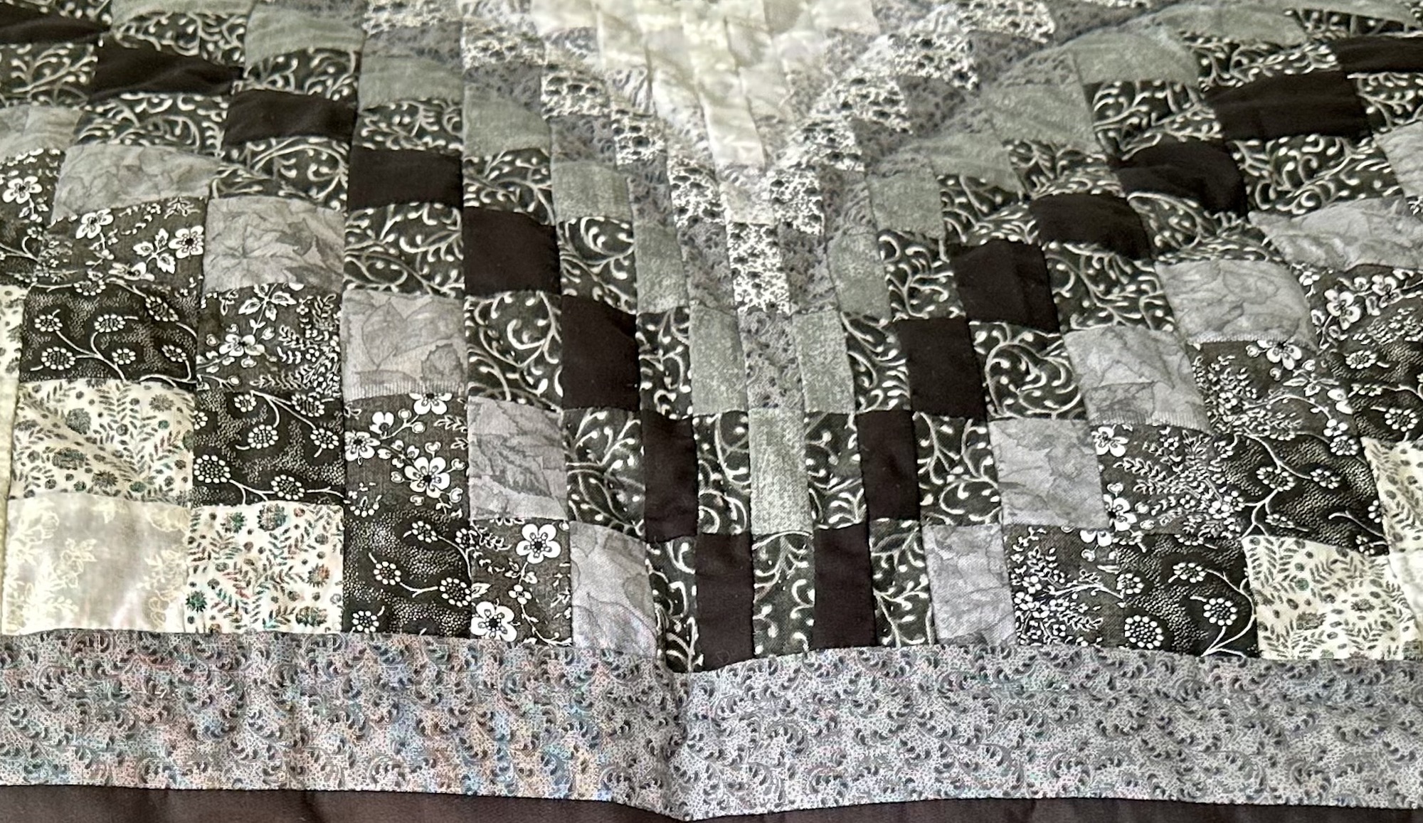 Bargello Wave Amish quilts for sale