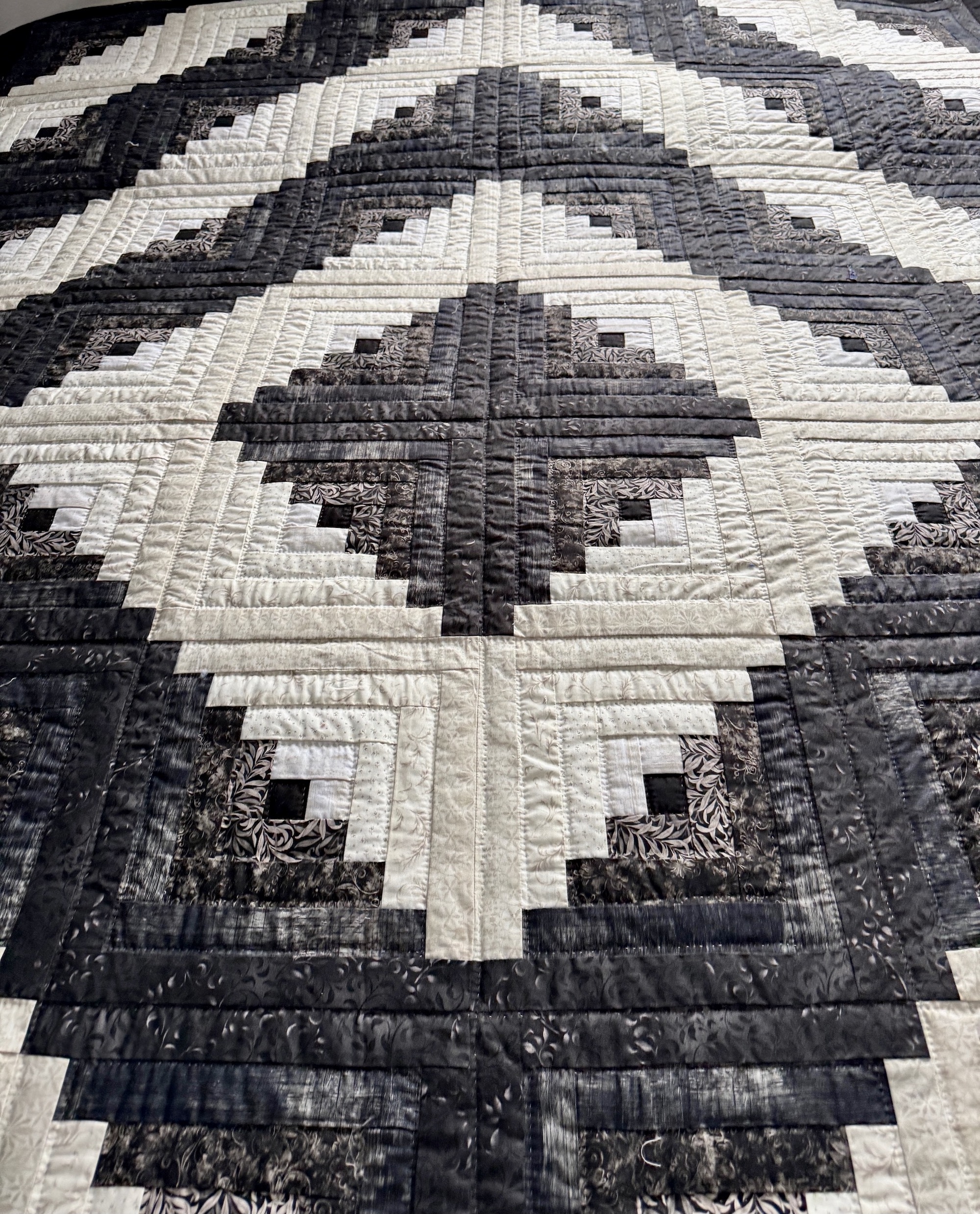 Log Cabin Barn Raising Amish quilt for sale