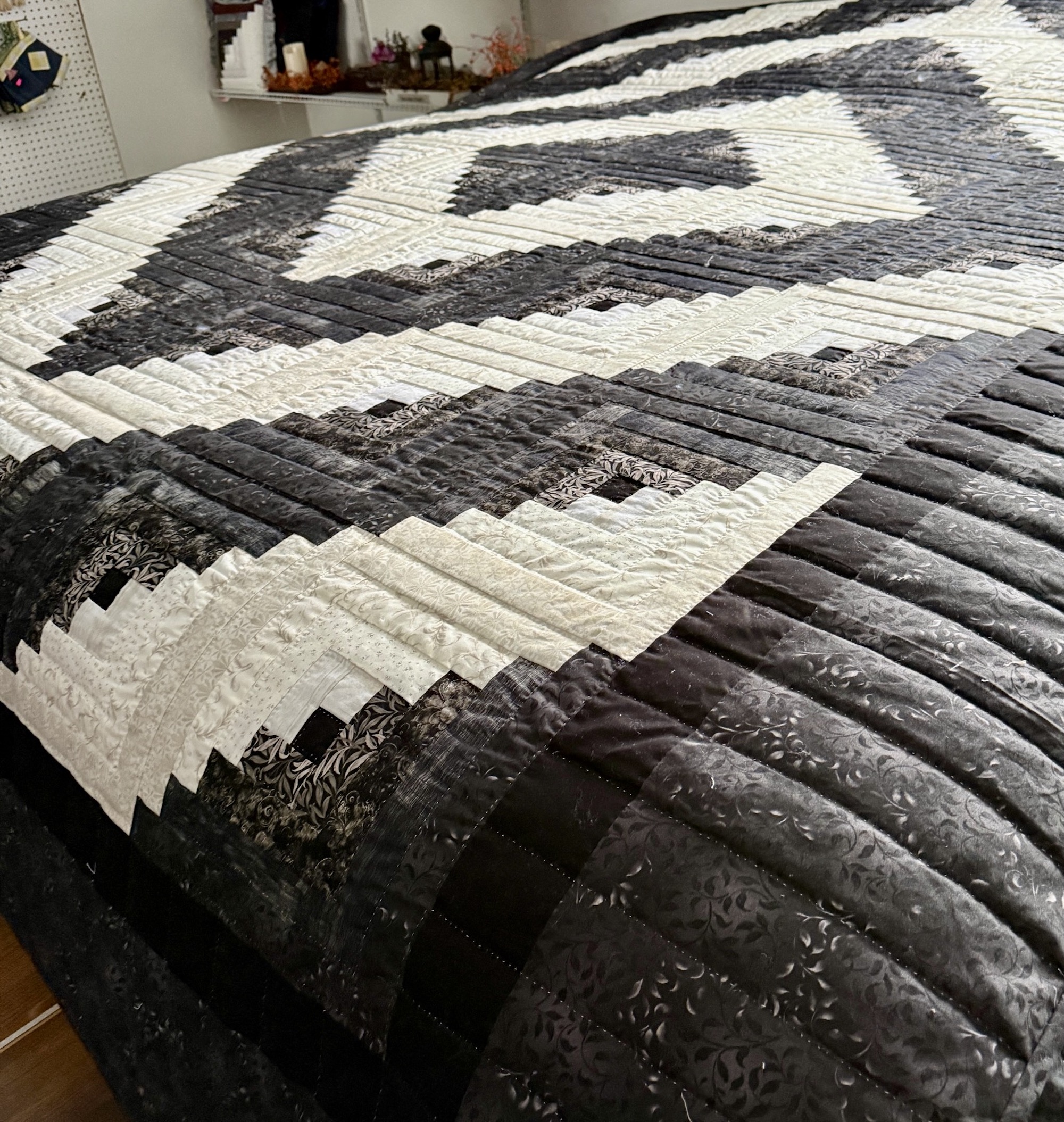 Log Cabin Barn Raising Amish quilt pattern