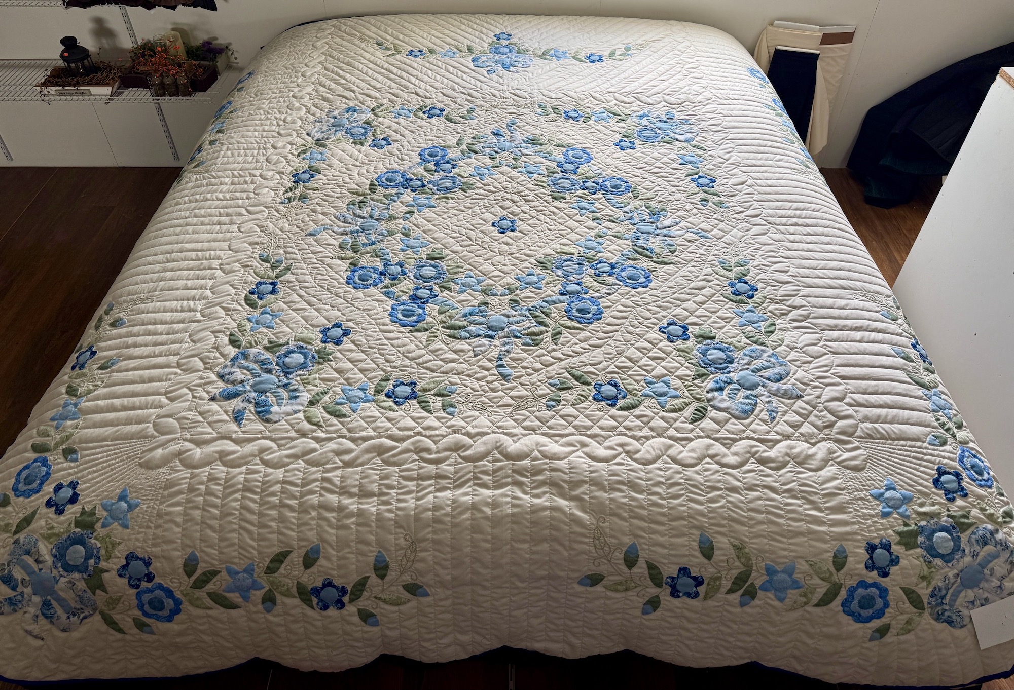 Amish Applique quilt for sale