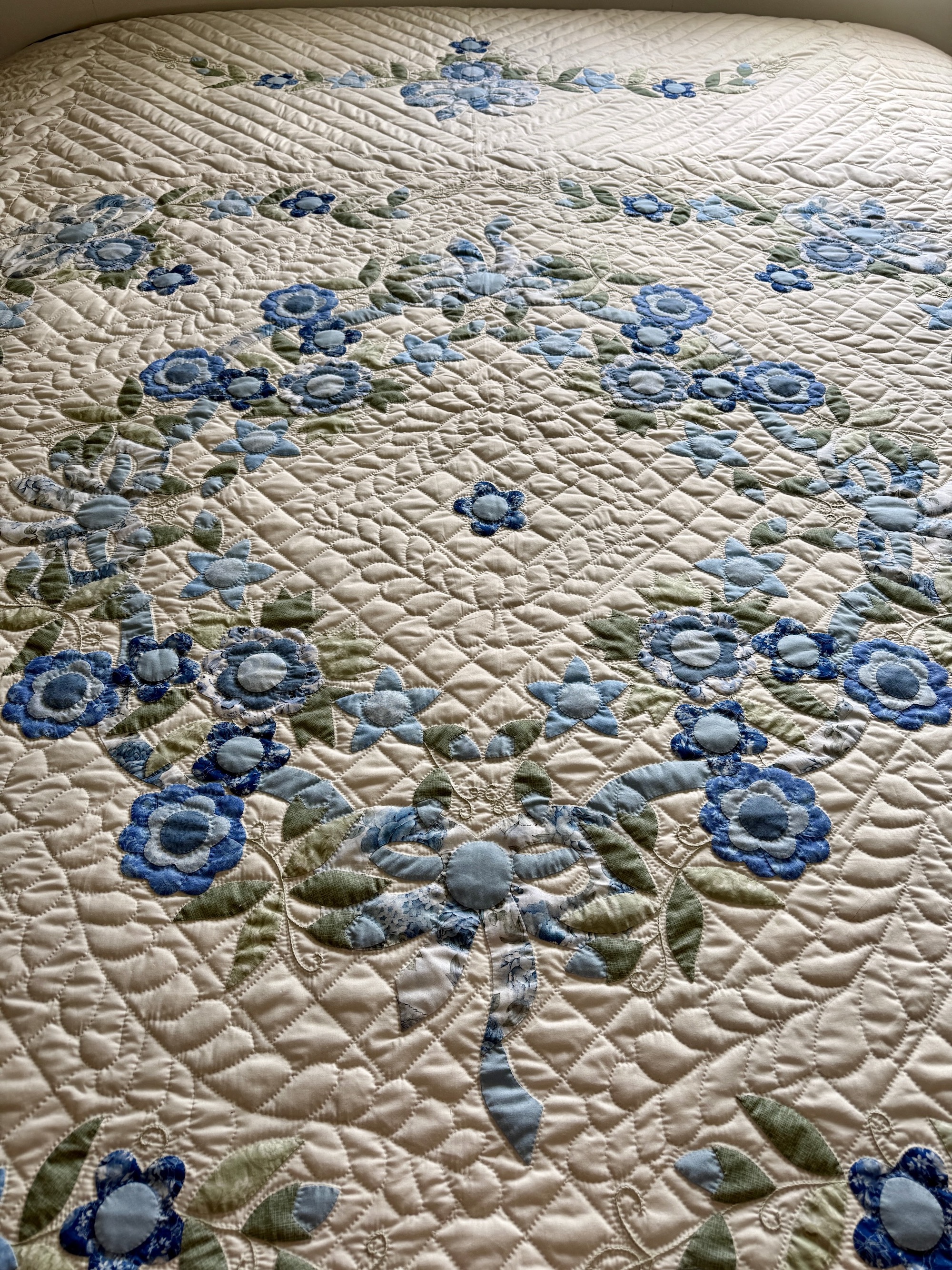 Amish applique quilts