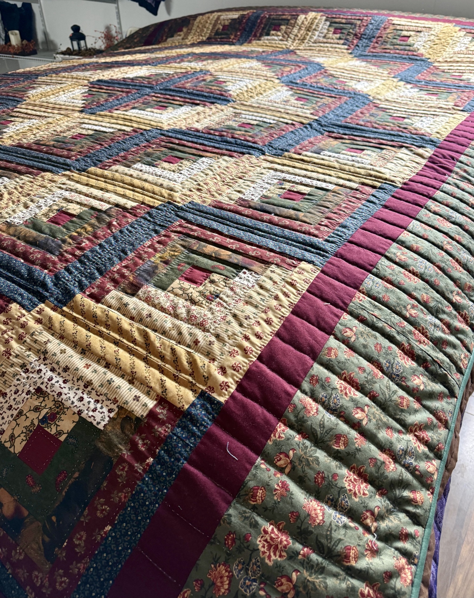 Log Cabin Barn Raising Amish quilt pattern