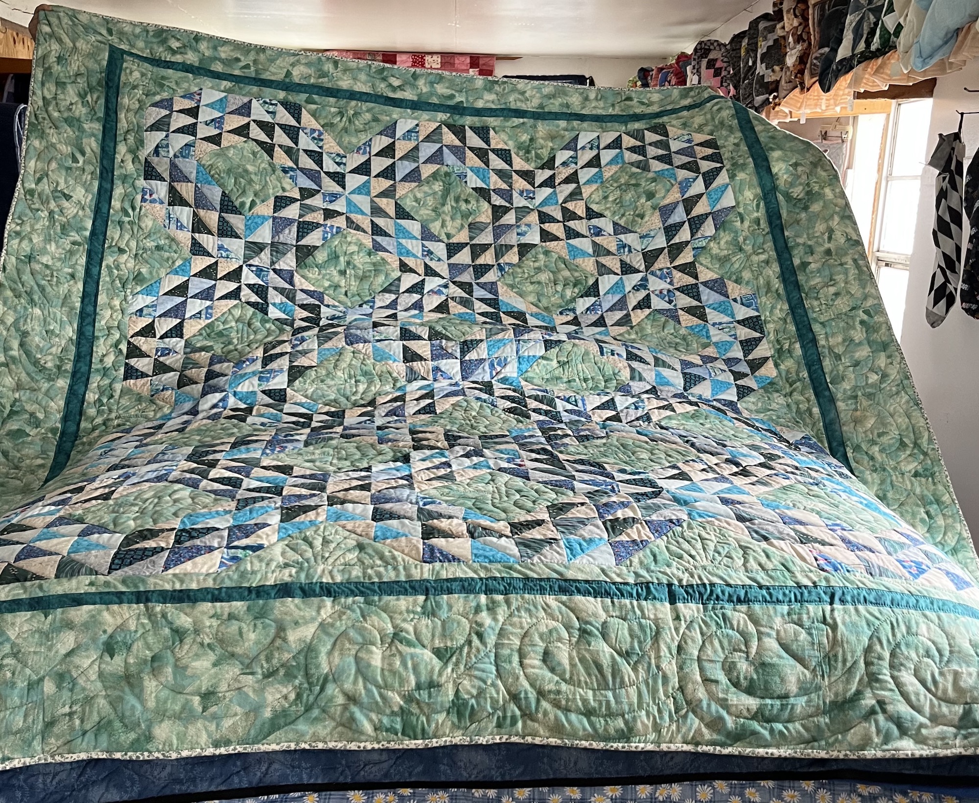 Ocean Waves handmade Amish quilt for sale