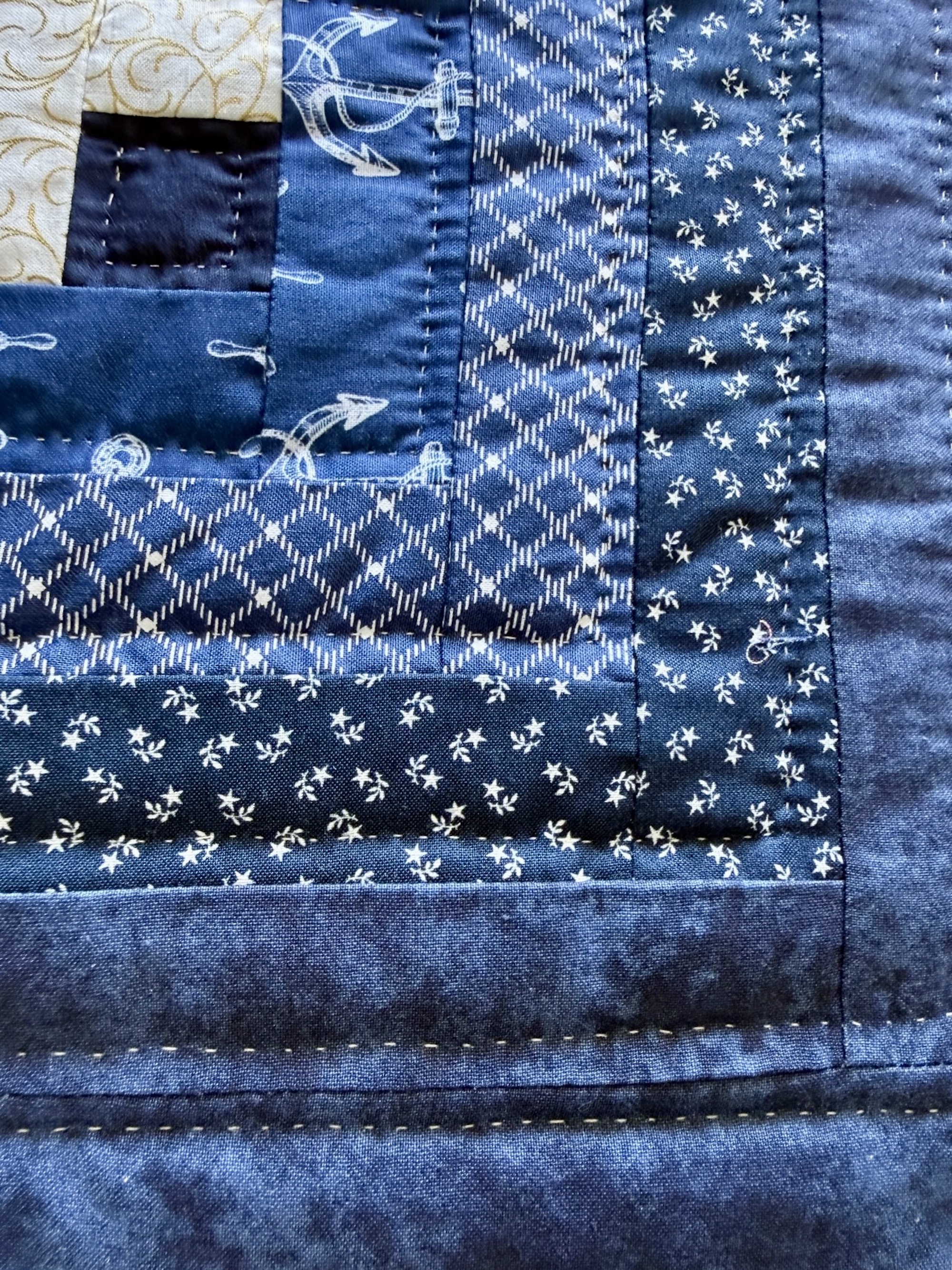 Log Cabin Barn Raising Amish Quilt pattern