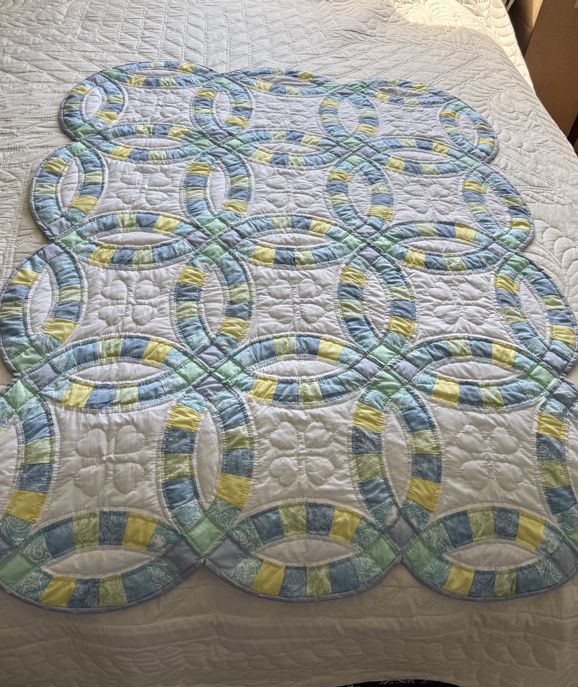 Double Wedding Ring crib quilt