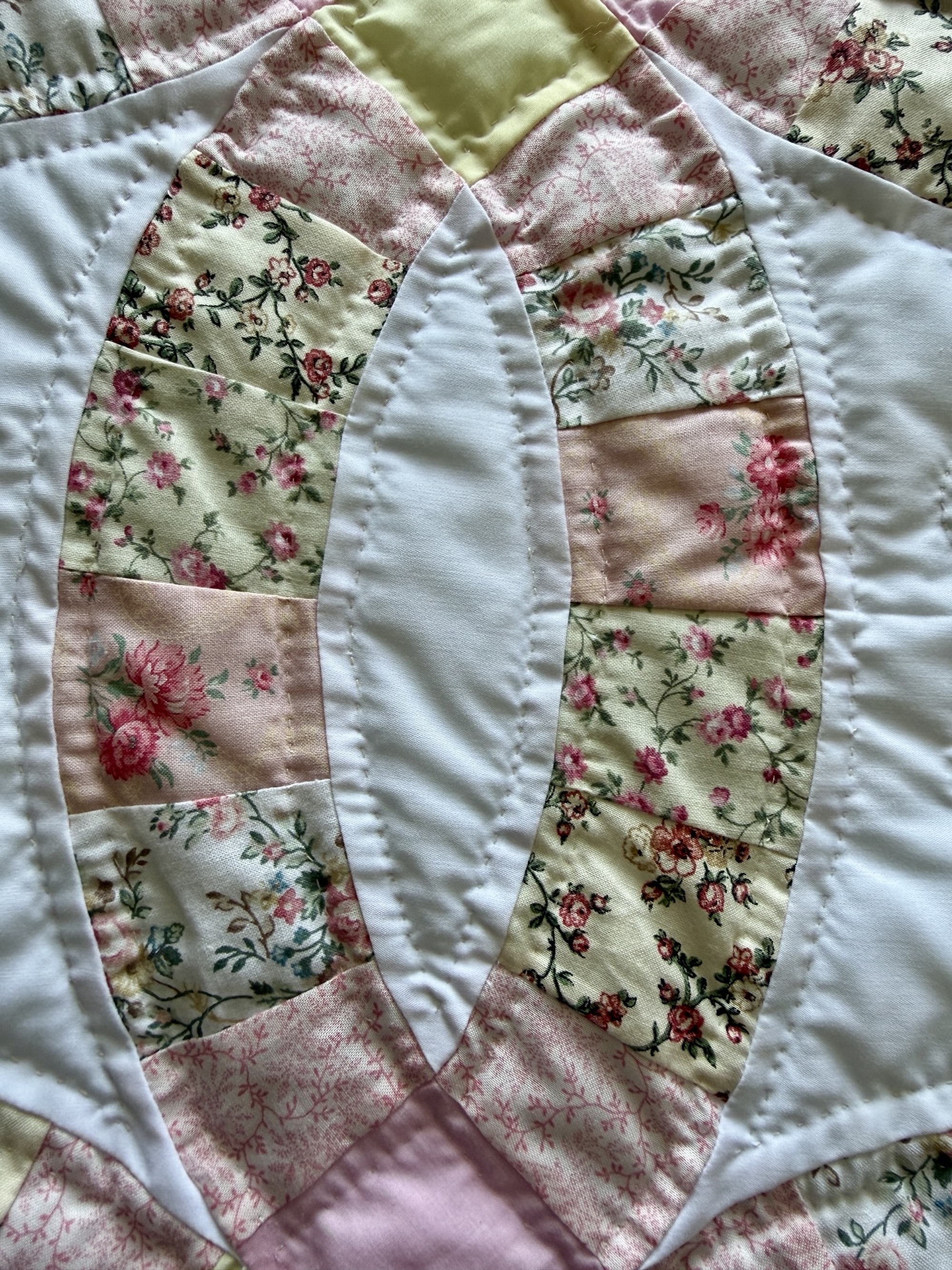 Double Wedding Ring Amish Quilt pattern