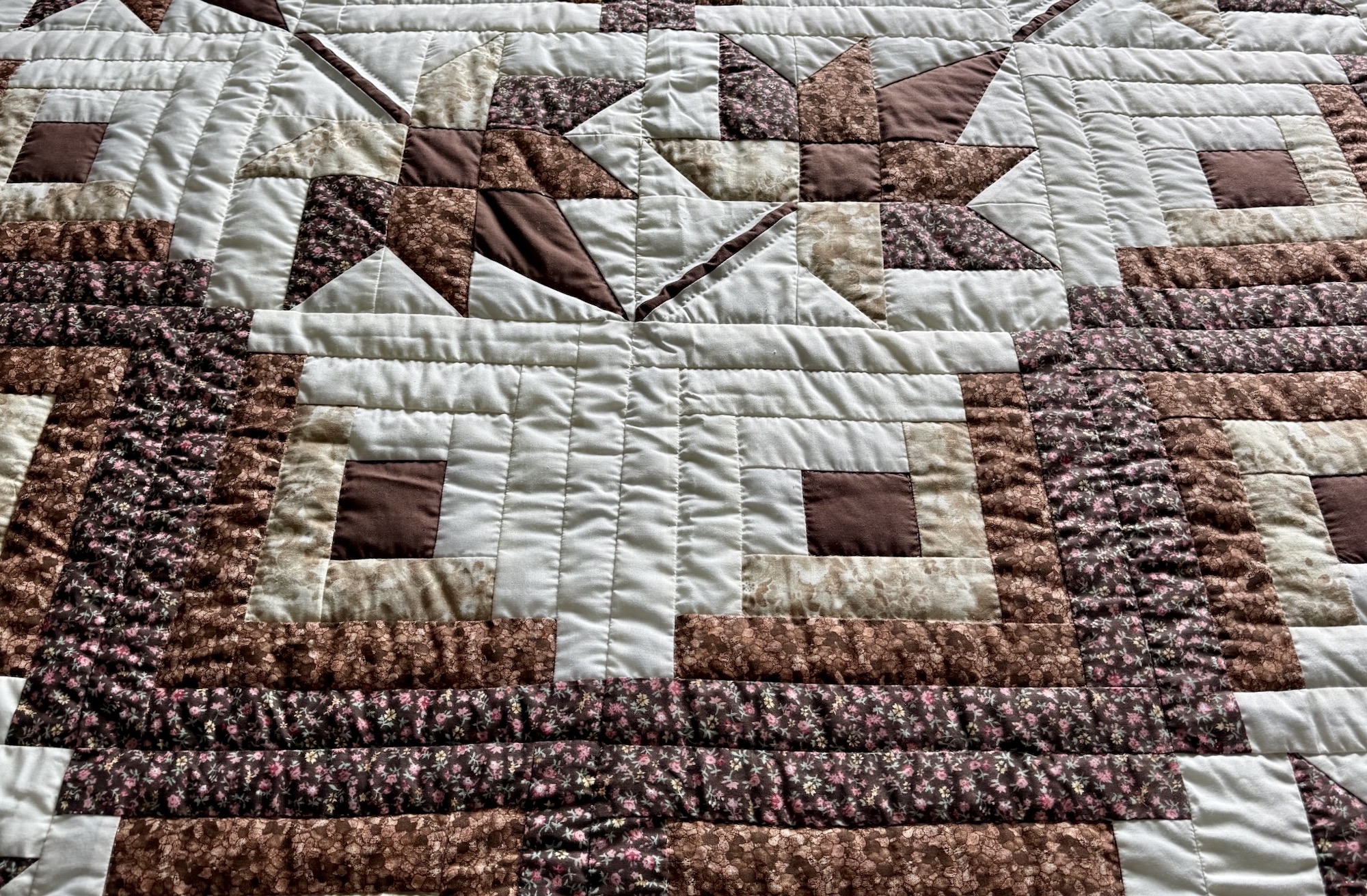 Log Cabin Maple Leaf Amish Quilts for sale