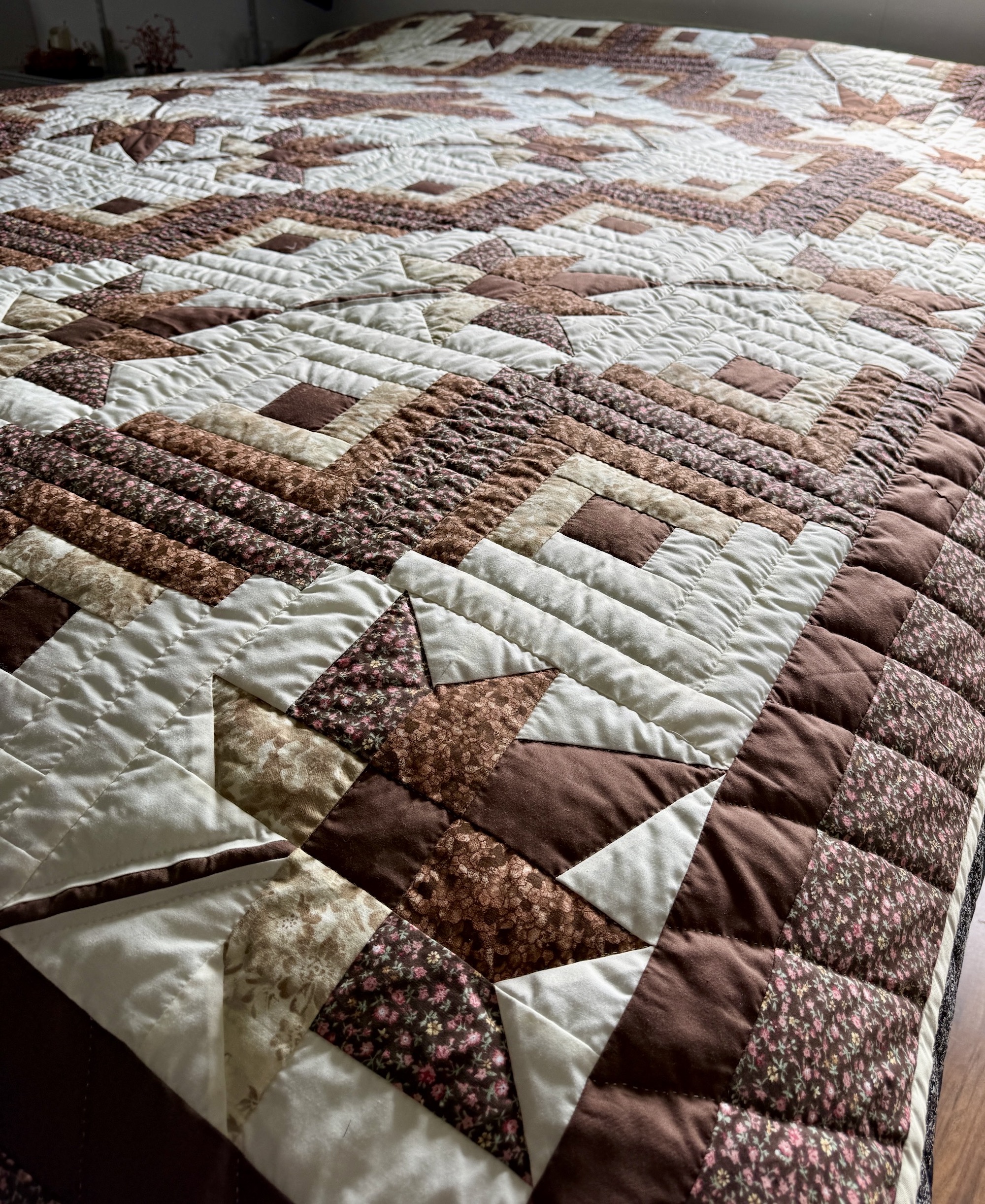 Log Cabin Maple Leaf Amish Quilt for sale