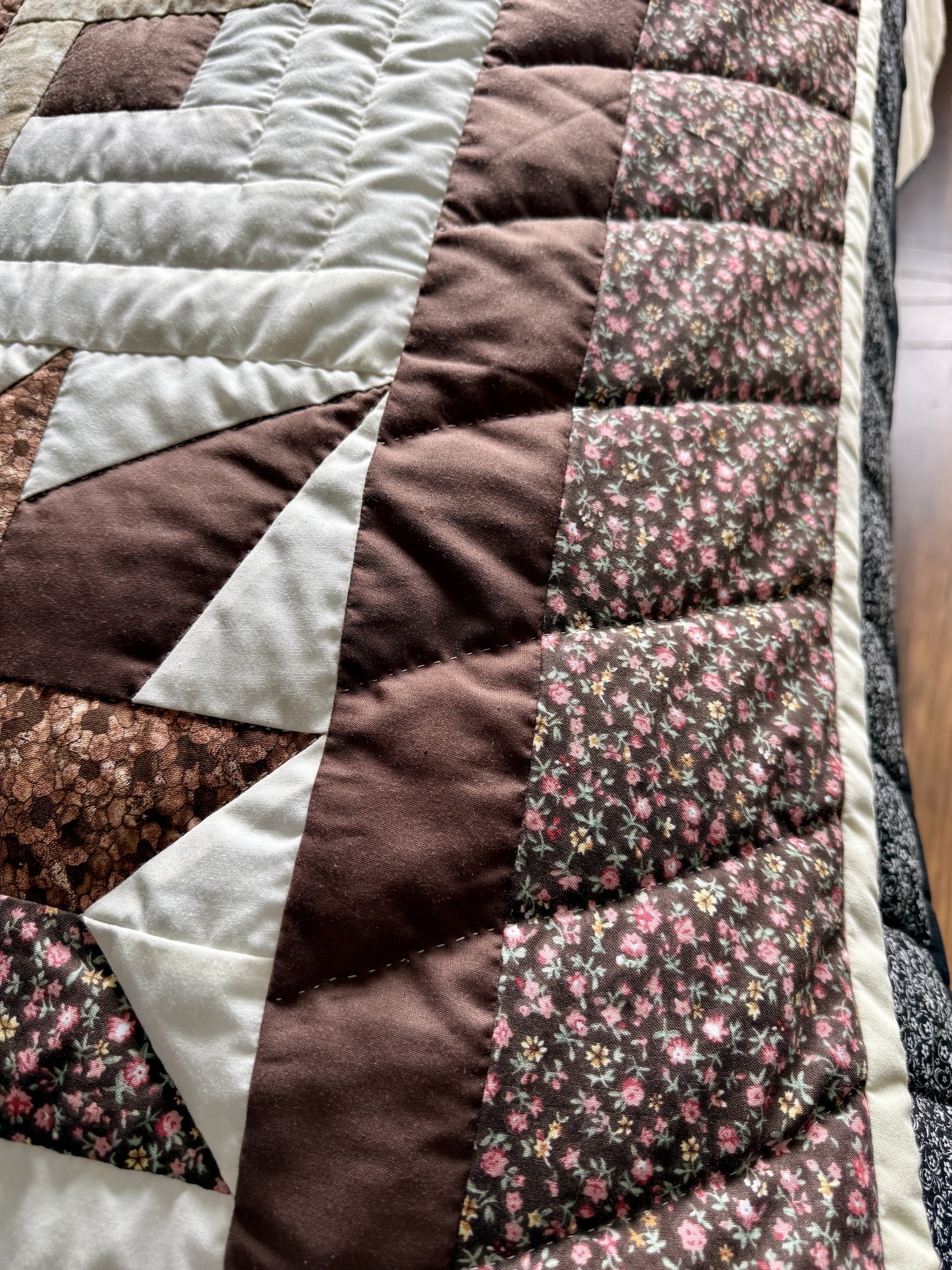 Log Cabin Maple Leaf Amish Quilt