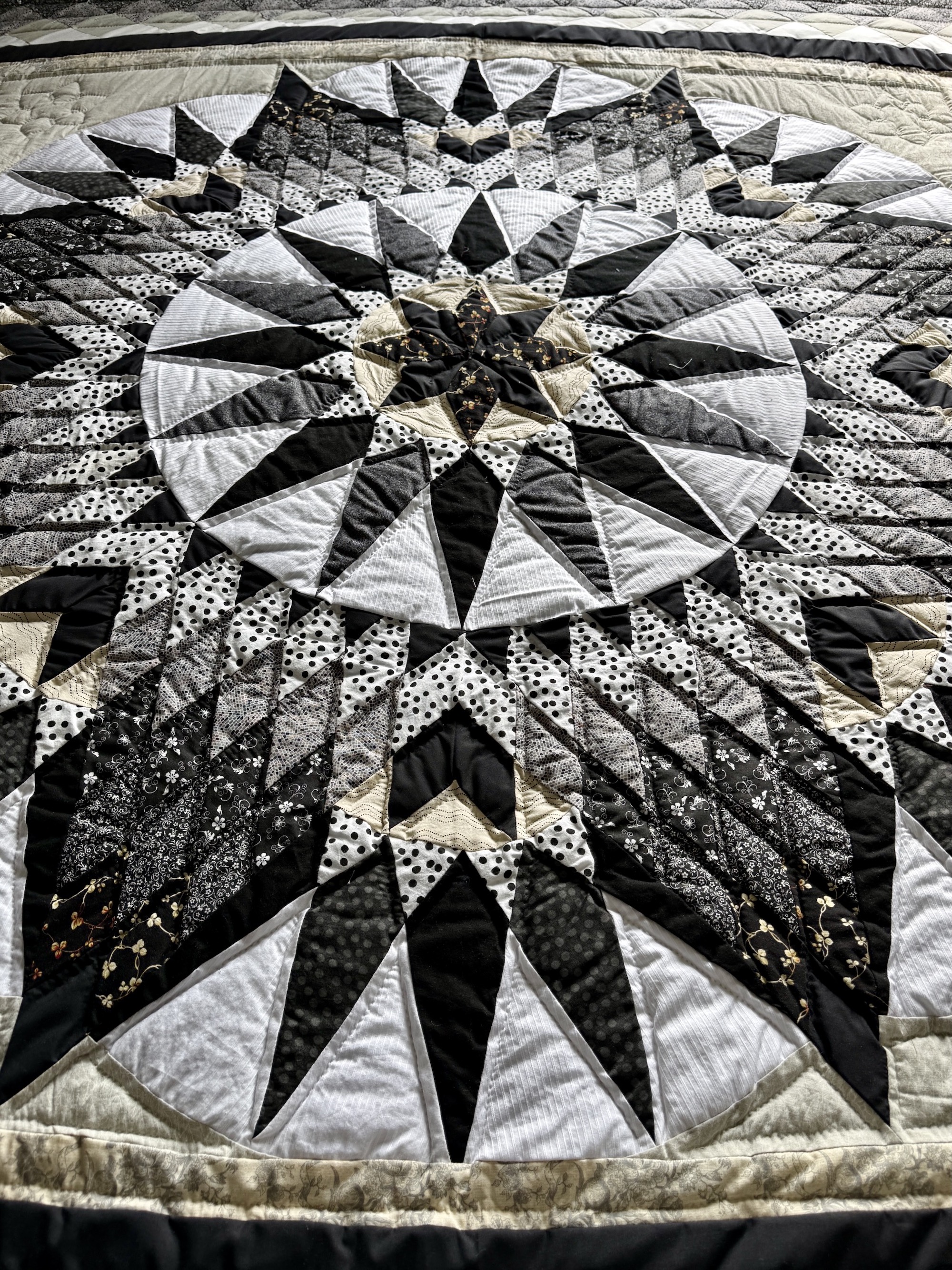 Compass Star Amish quilt pattern