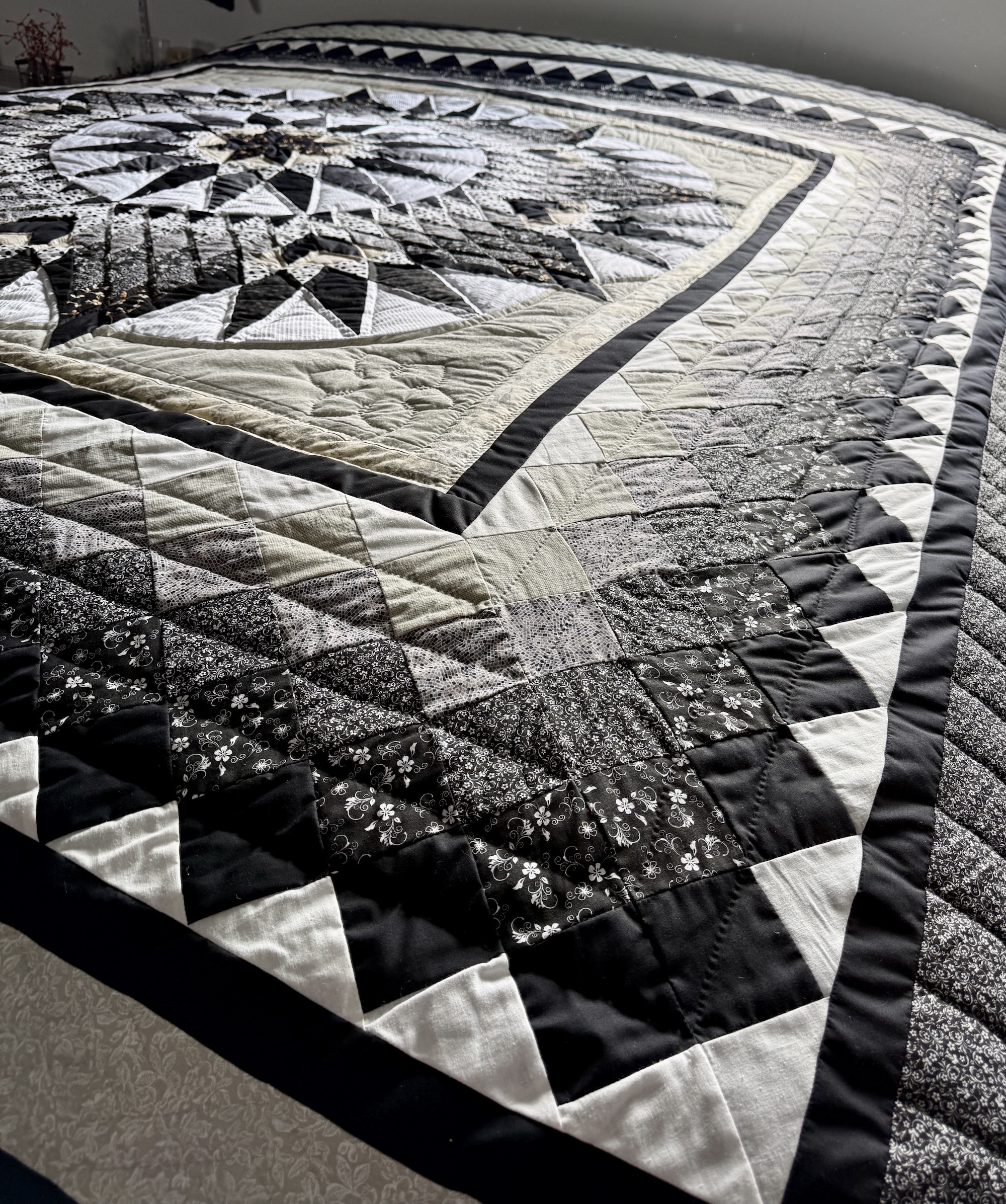 Compass Star Amish quilt