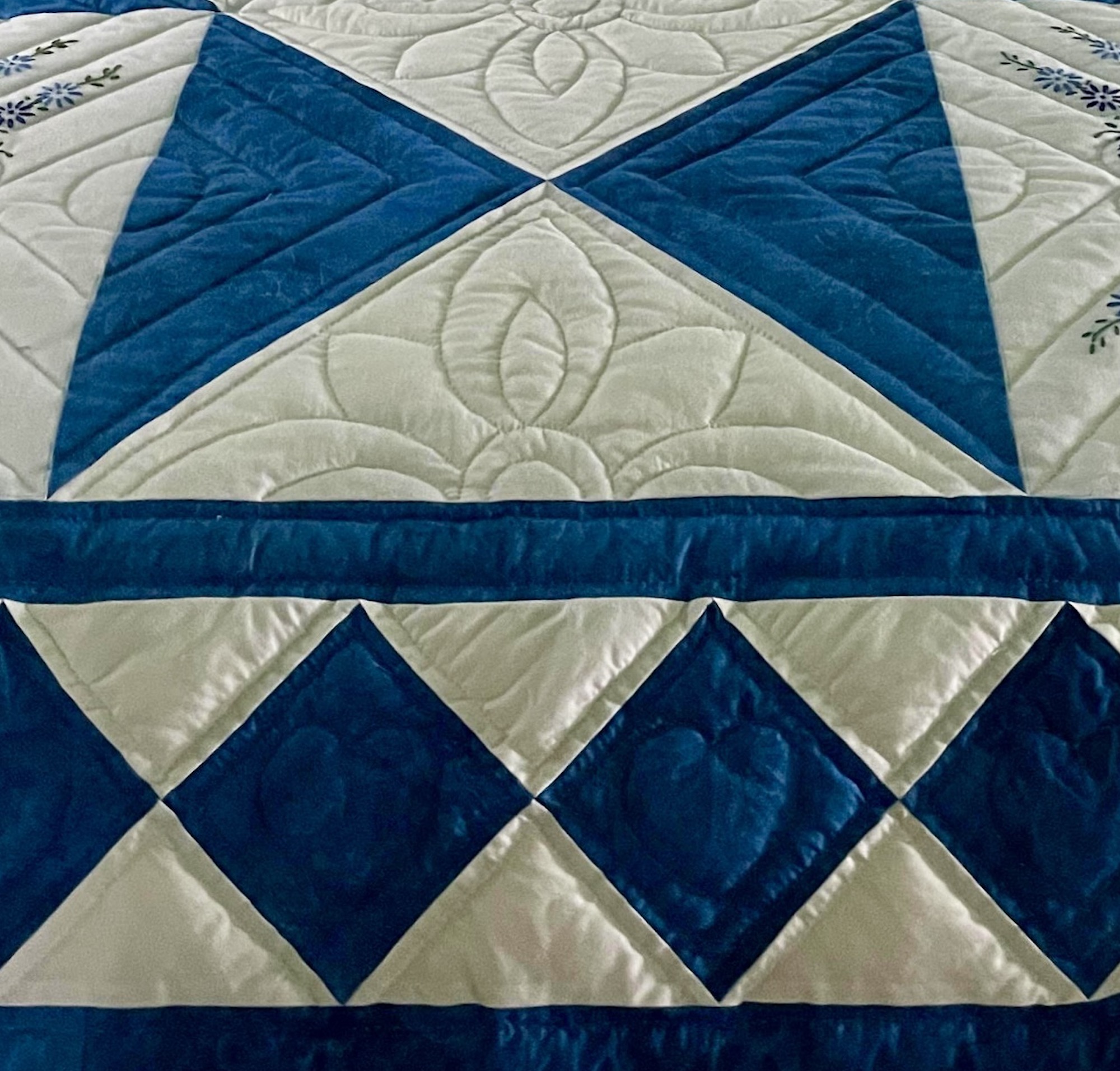 Embroidered Amish Quilts for sale