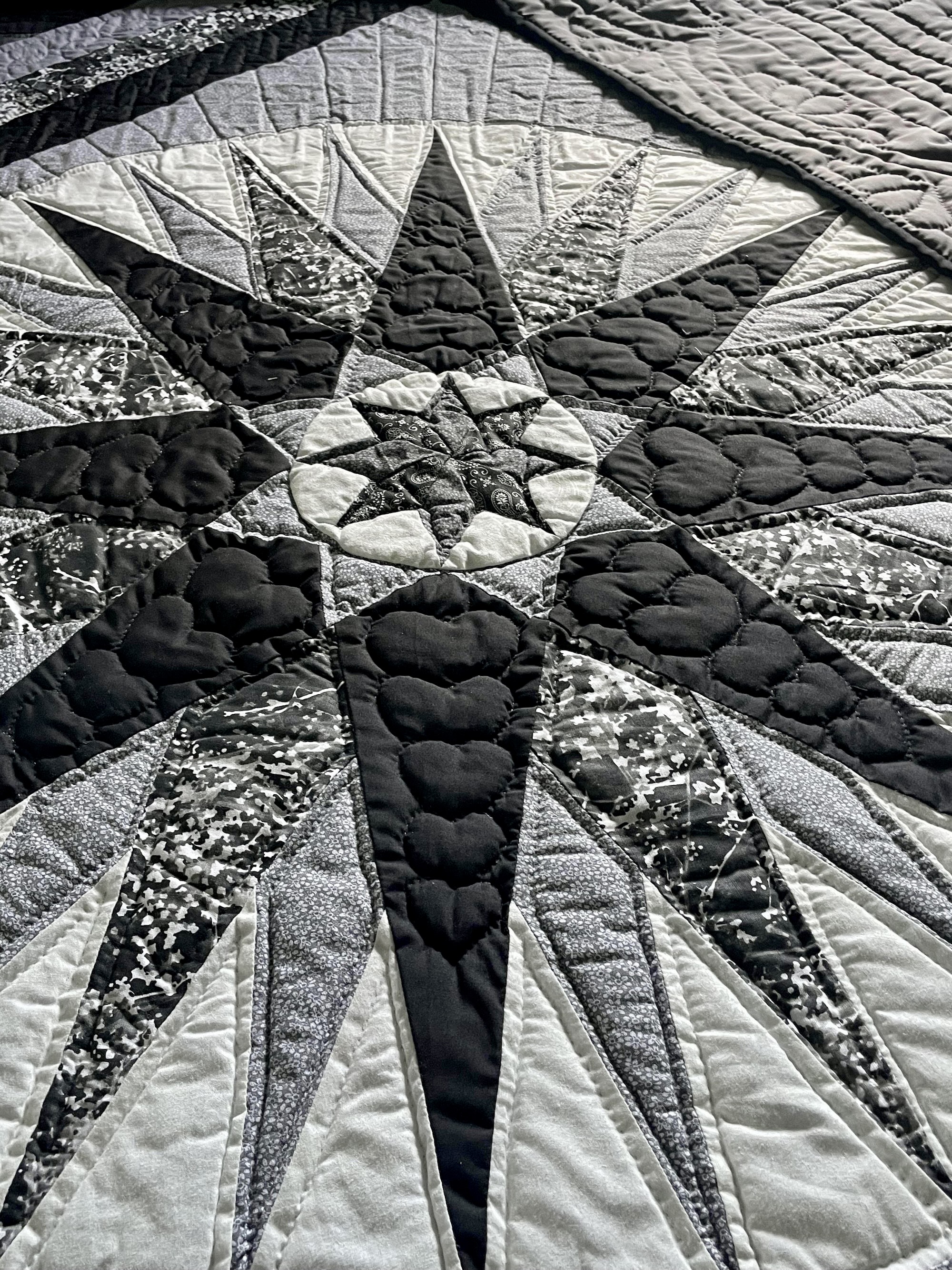 Mariners Compass Amish quilt for sale