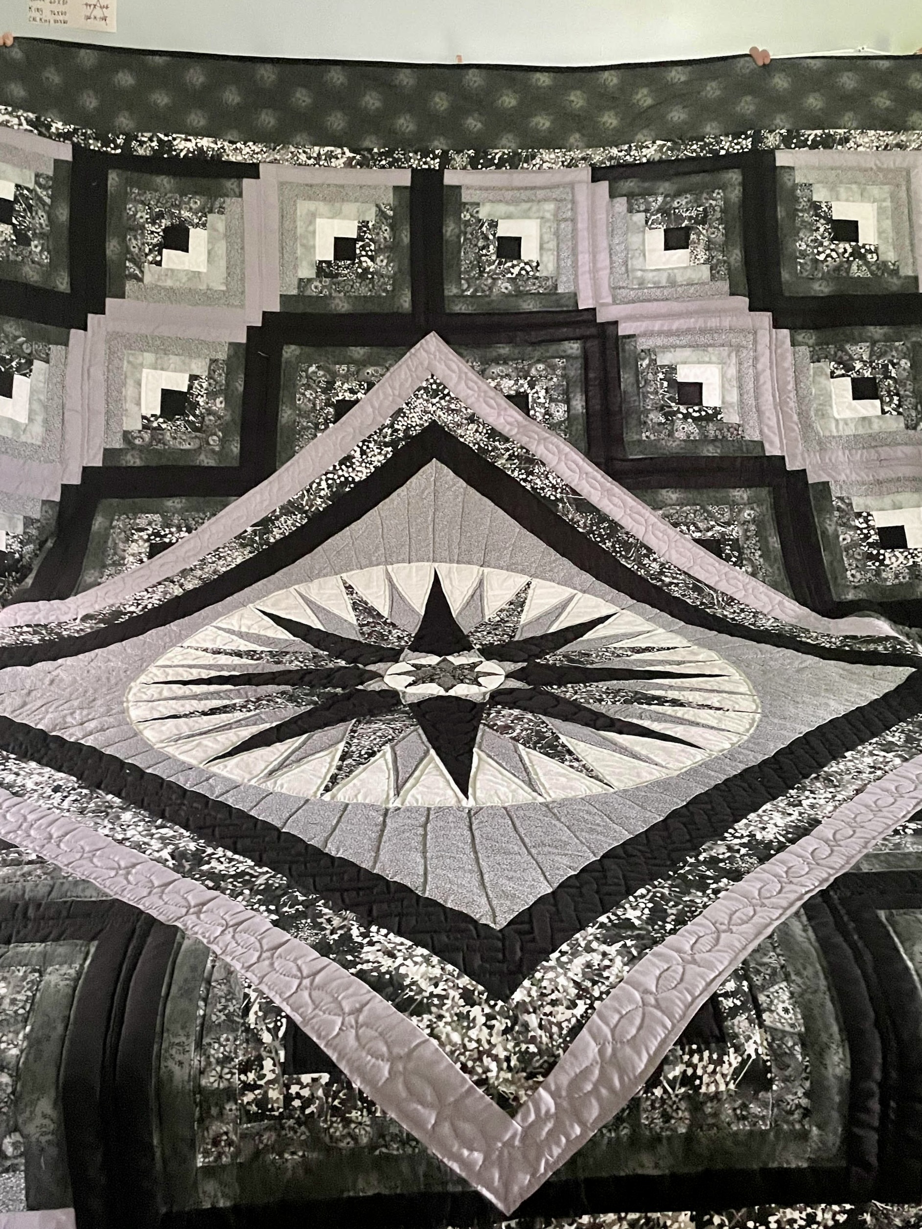 Mariners Compass Amish quilts