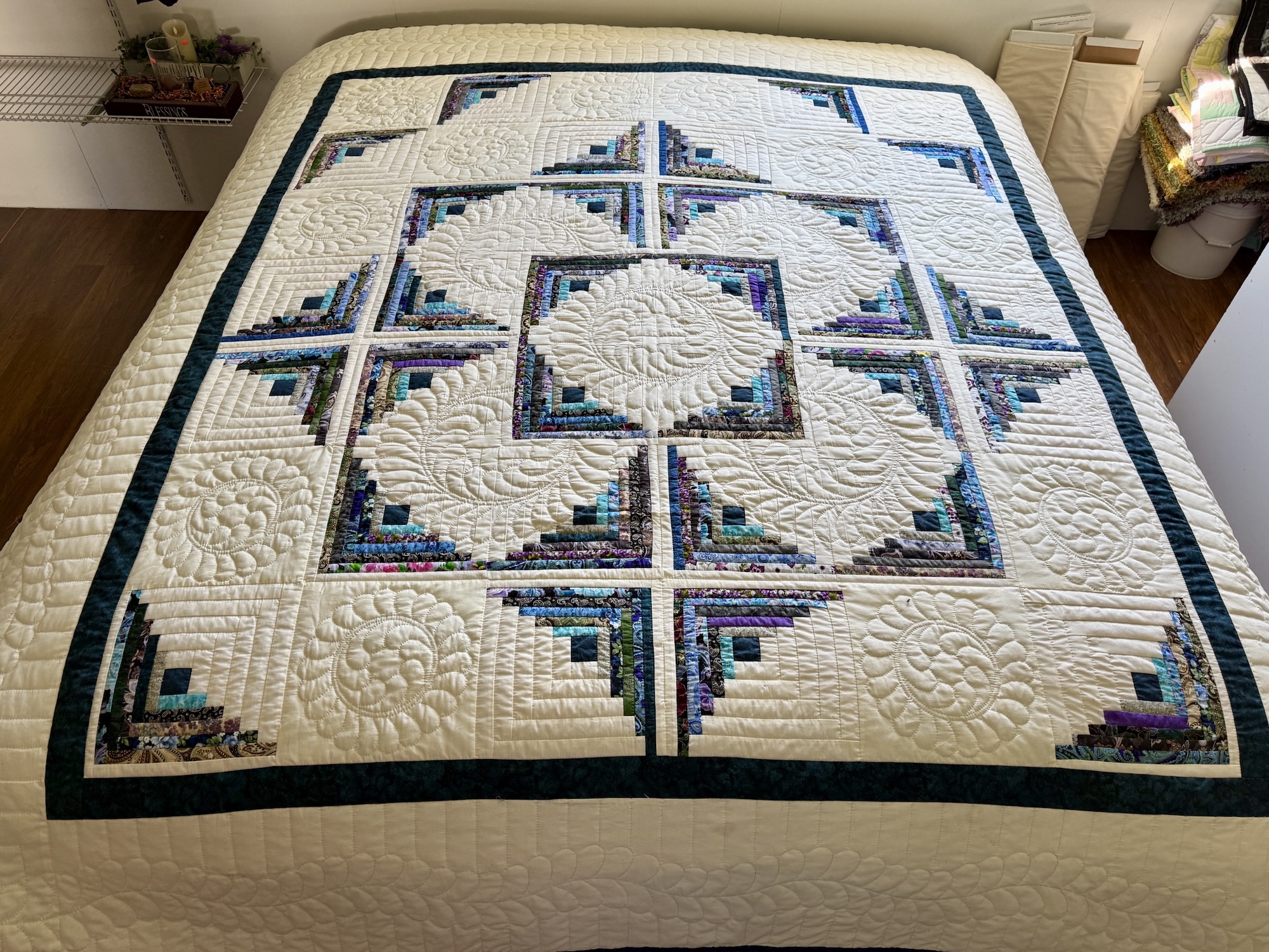 Log Cabin in the Round Amish quilts for sale