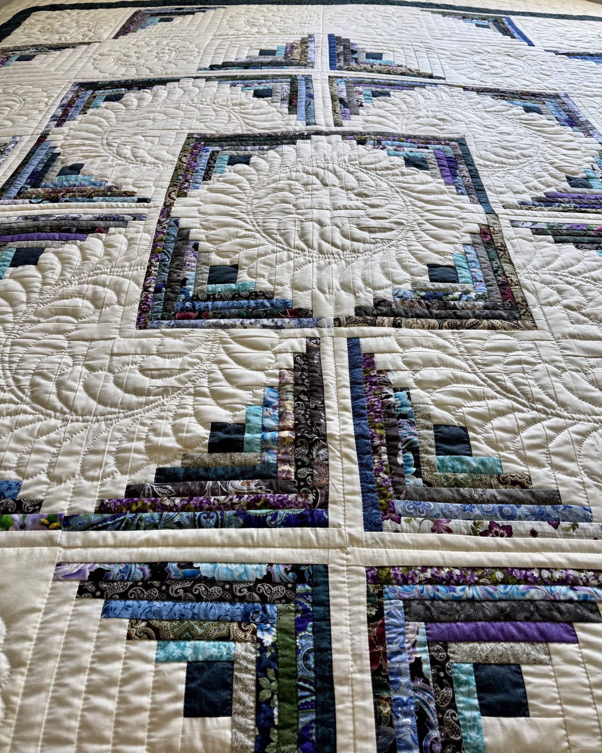 Log Cabin in the Round Amish quilt for sale