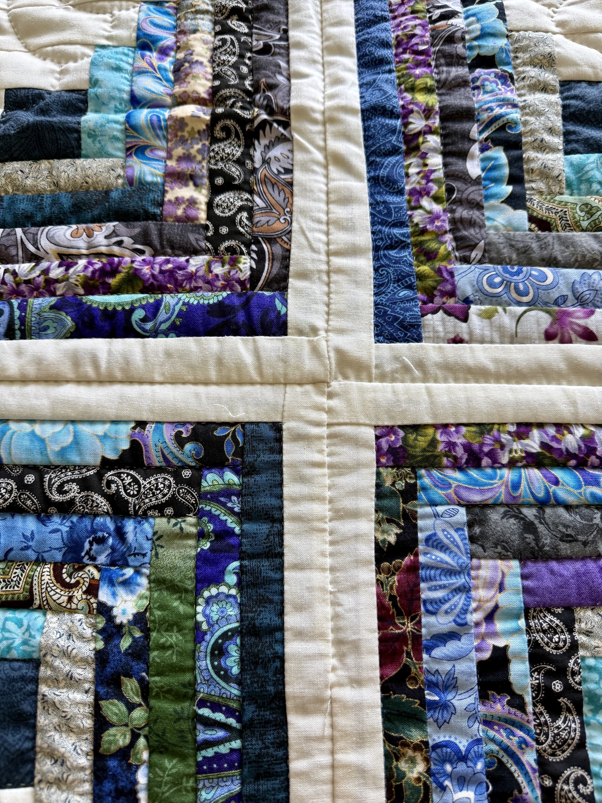 Log Cabin in the Round handmade Amish quilt