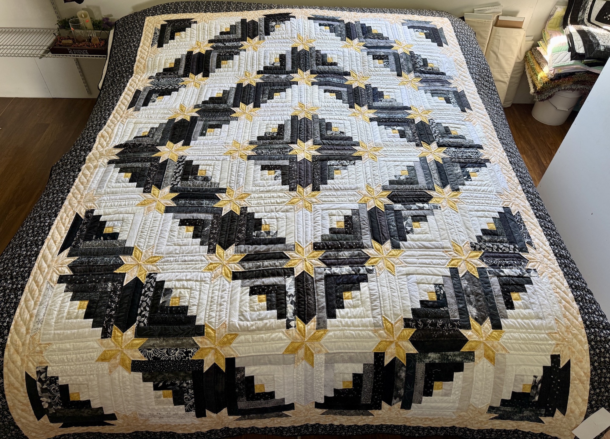 Log Cabin Star Amish Quilts