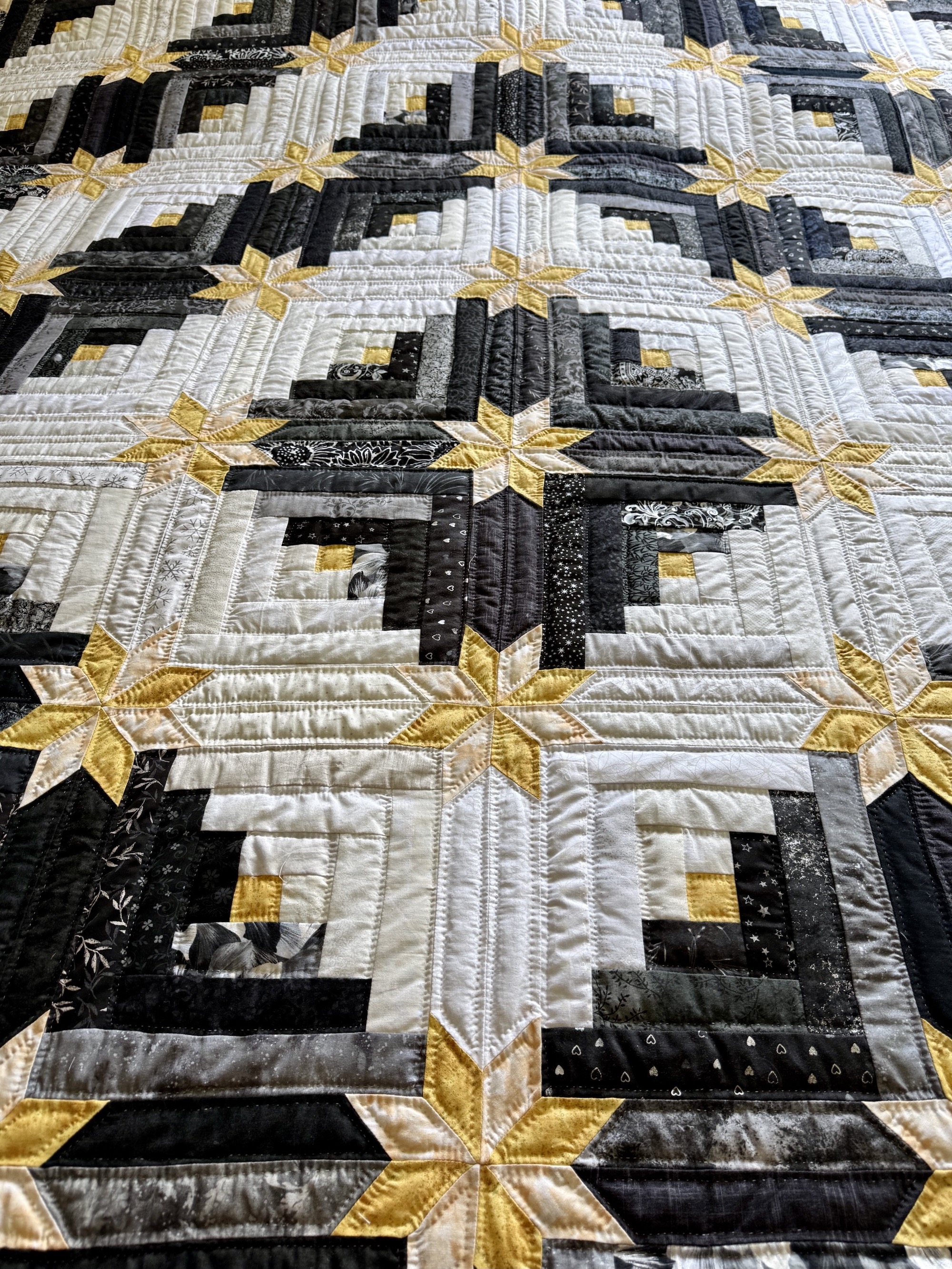 Log Cabin Star Amish quilt for sale