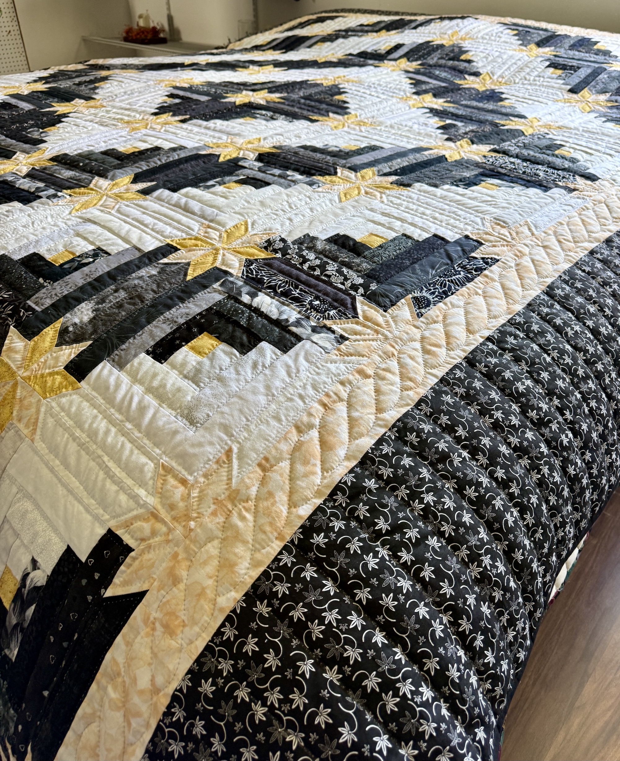 Amish quilt for sale Log Cabin Star